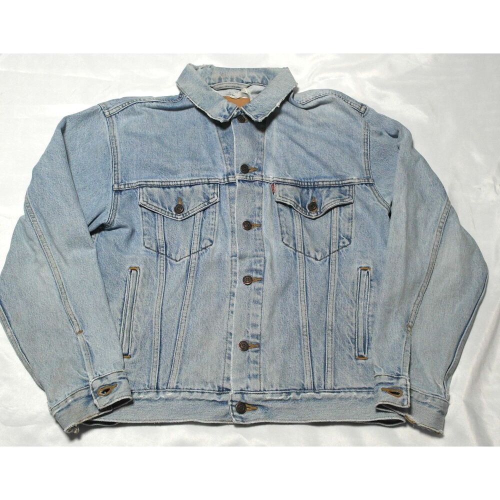 Vintage 90s Levi’s Men's Relaxed Trucker Denim Jacket Medium